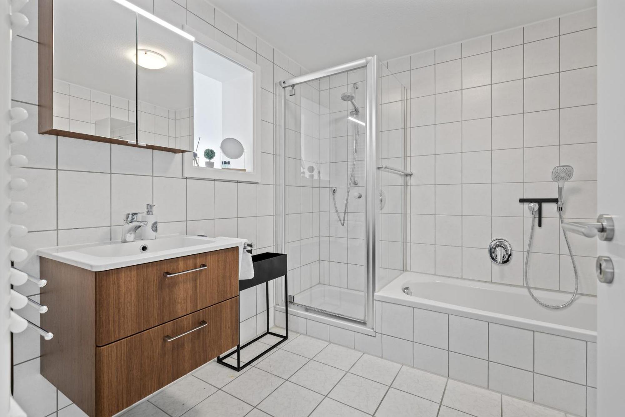 Goldcream Suites - Modern - Netflix - Free Parking Гюнцбург Экстерьер фото